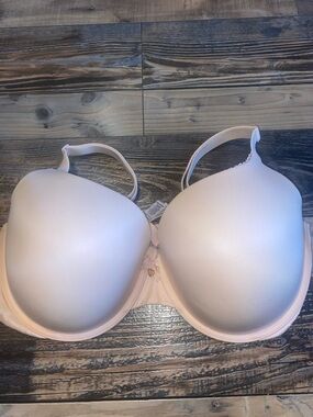 Victoria's Secret Body by Victoria Light Pink Bra with adjustable straps 38 DDD
